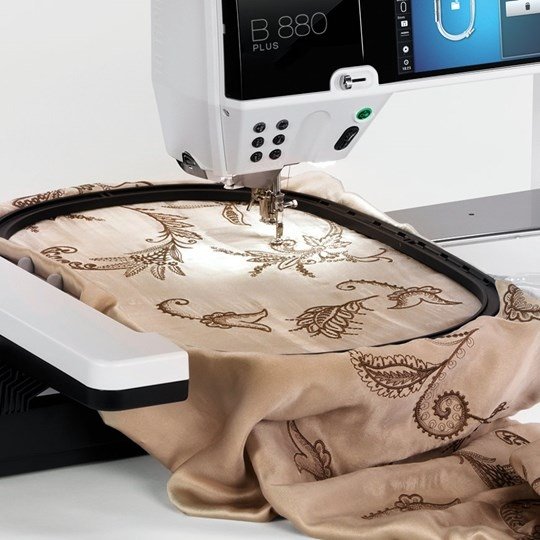 Großer Freiarm der Bernina 880 PLUS