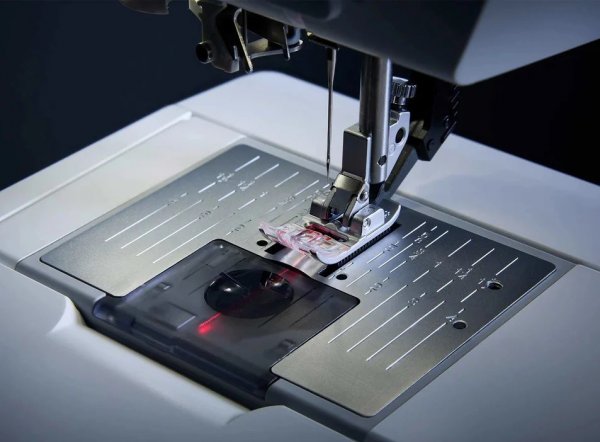 Pfaff Creative Expression 750 mit Stickmodul