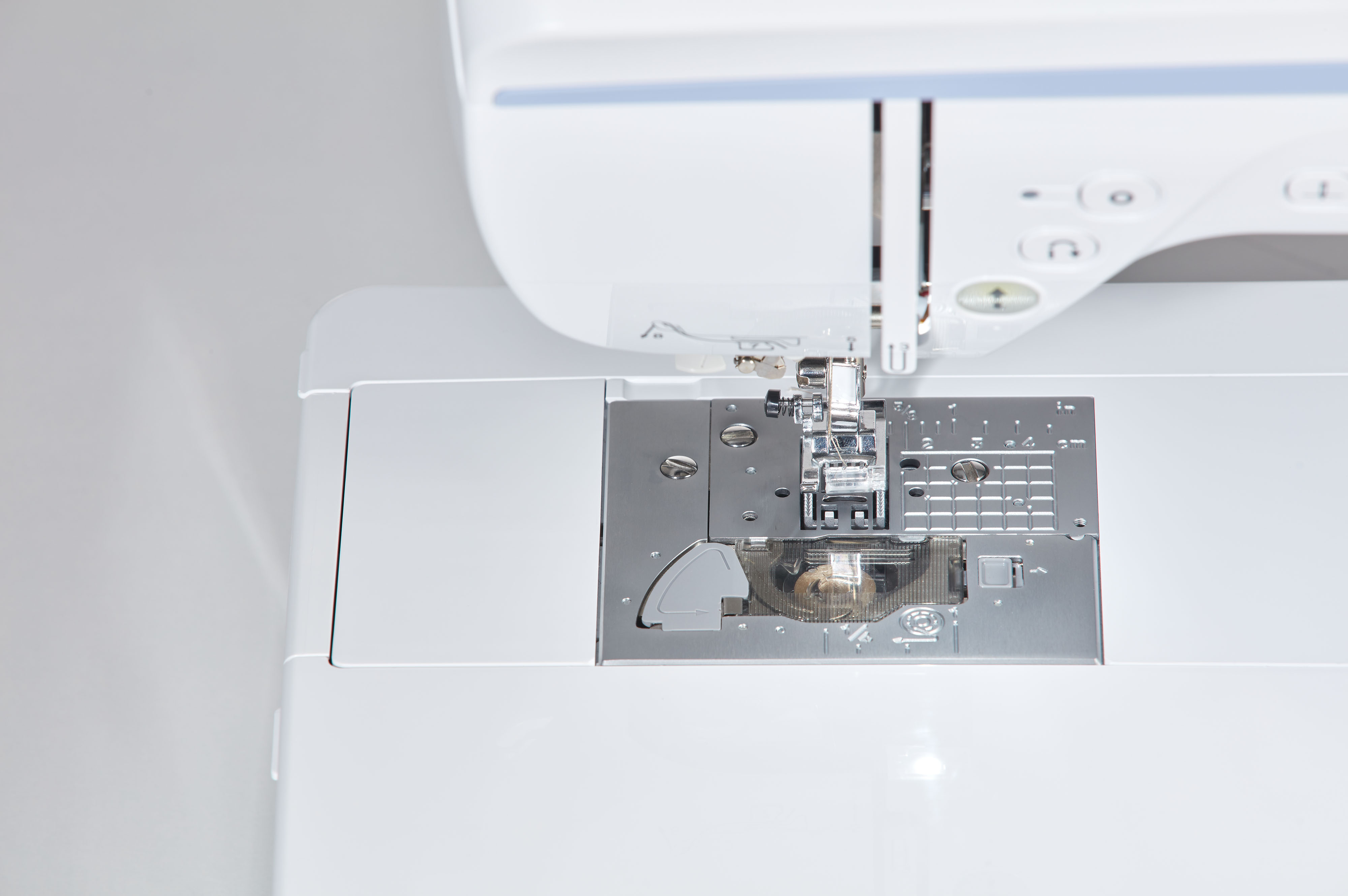 NV2700-needle-plate-front