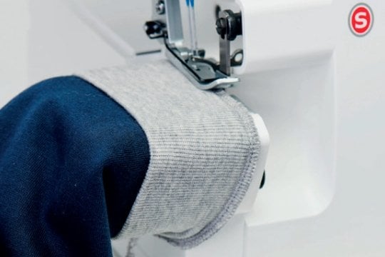 Freiarm für enge Näharbeiten