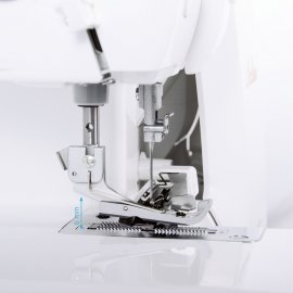 Extra hoher Füßchenhub Baby Lock Acclaim