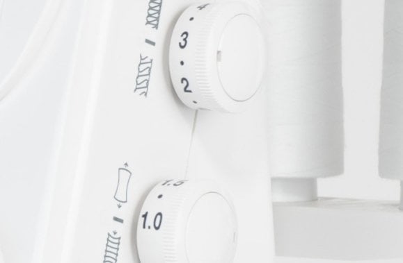 Janome 8002D Overlock Detail