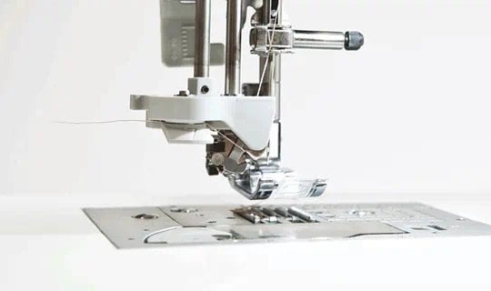 Brother Innov-is F410 Nadeleinfädler