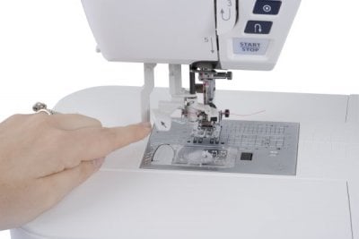 Janome Skyline Superior Einfädler