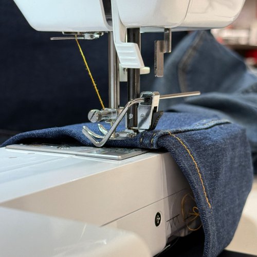 Nähen mehrerer Stofflagen mit der Basic Sewing Maxi