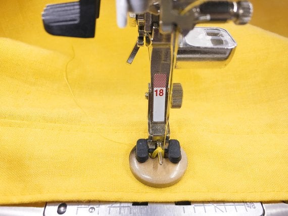 BERNINA Nr. 18 Knopfannähfuß – Ansicht 1