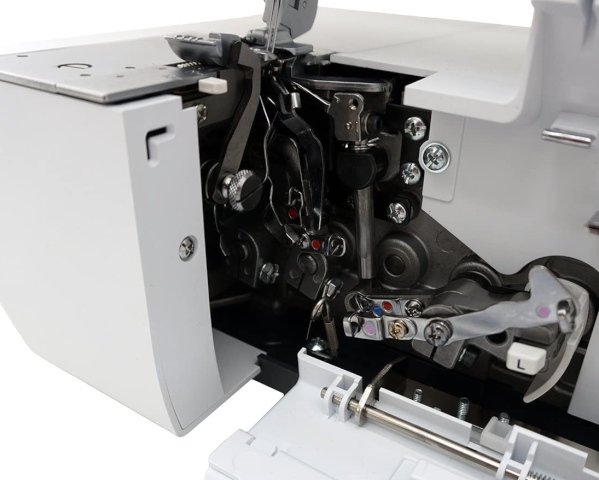 Bernette 48 Funlock – Einfaches Einfädeln