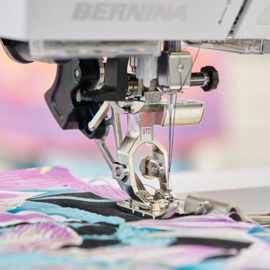 BERNINA 570 QE Kaffe Edition – Big Bloom Design