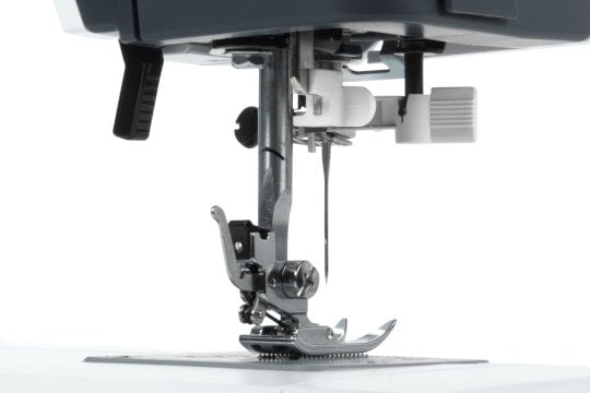 Zweistufiger Nähfußlifter der bernette 35