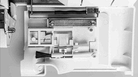 Zubehörfach in der Overlock integriert
