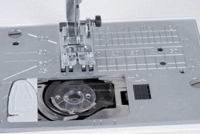 Janome Skyline S3 Top-Load Unterfadenspule