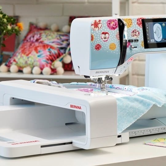 BERNINA 570 QE Kaffe Edition Freiarm