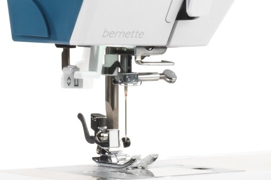 bernette 05 Academy halbautomatischer Einfädler