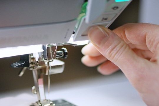 Automatischer Fadenabschneider