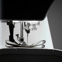 Pfaff Expression 715 elektronische Durchstichkraft