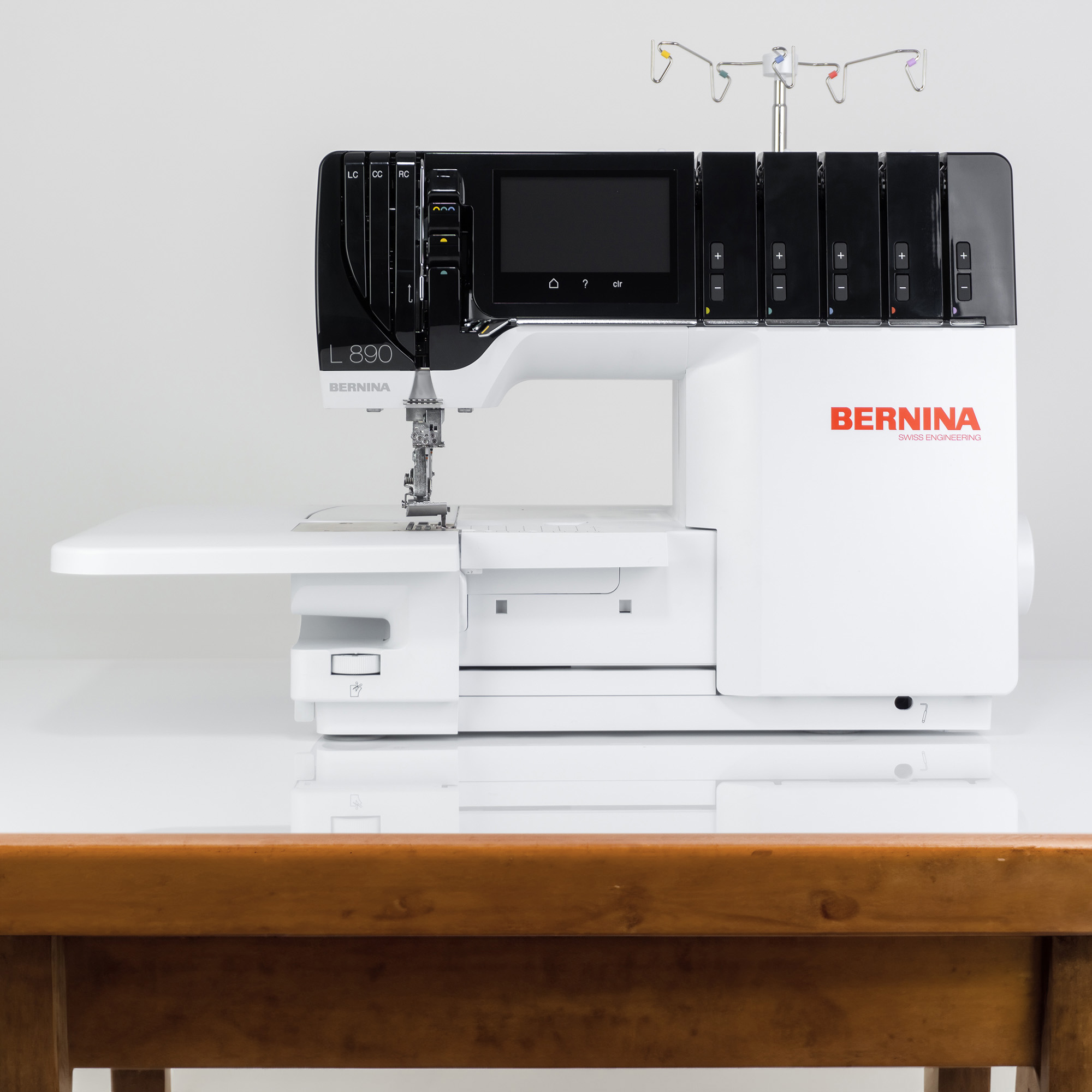Bernina L 890 Overlock / Coverstitch-Combo Versandrückläufer