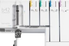 bernette 42 Funlock – Bedienfeld mit farbcodierten Reglern