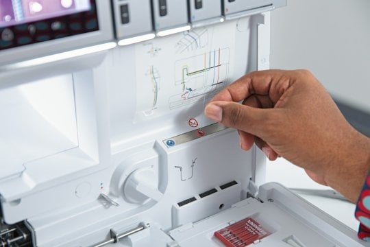 Bernina L860 Lufteinfädler