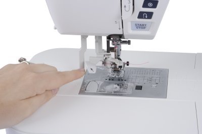 Janome Skyline Superior Einfädler