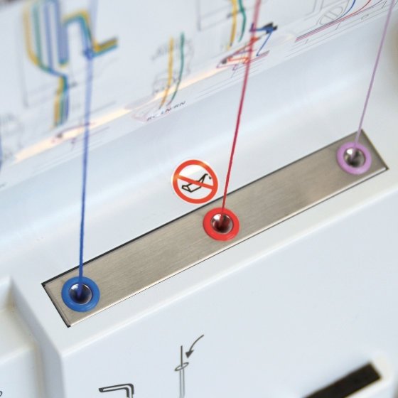 BERNINA L890 Lufteinfädler